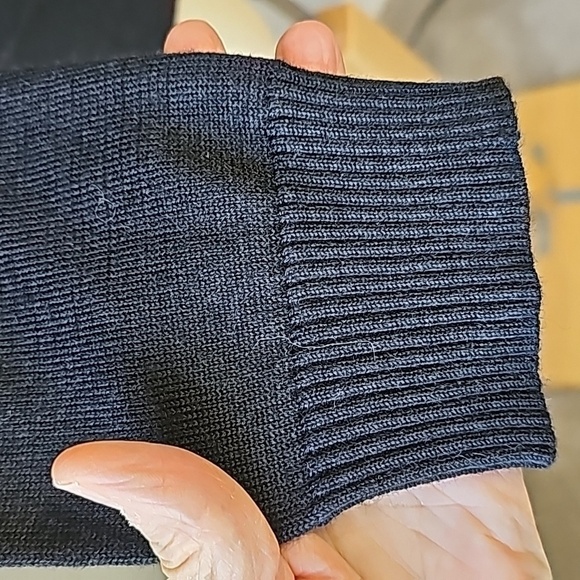 CALVIN KLEIN, NWOT. Black lightweight sweater with bling on the front Size small - Picture 5 of 10